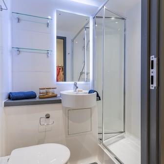 Premium En Suite - Image 3